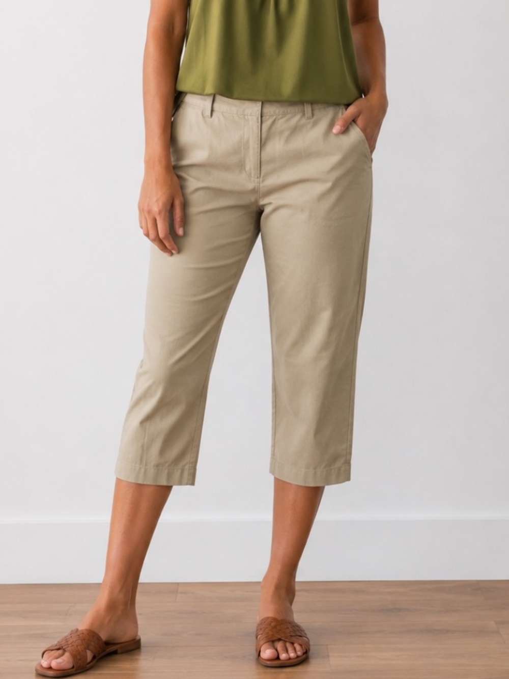 Ricki's Capri Pants Womens Size 8 Beige Stretch Hiking Coastal Golf Academia